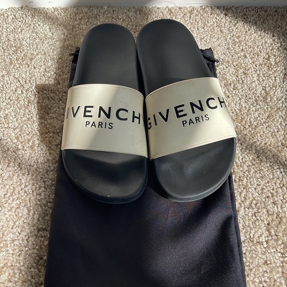 Authentic Givenchy black and white pool slides - Picture 10 of 15